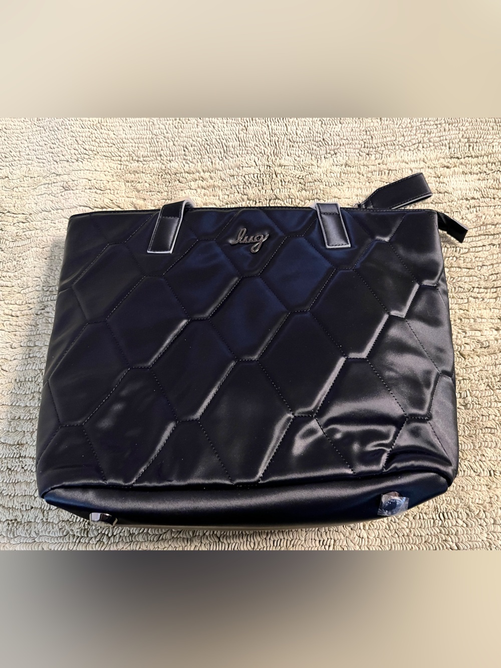 Lug - Paddock Satin Luxe
VL Tote
Color: Black